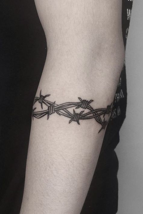 Arm Chain Tattoo, Chain Tattoo Arm, Motorcycle Chain Tattoo, Bike Chain Tattoo, Ankle Chain Tattoo, Heart Chain Tattoo, Chain Tattoo Design, Tattoo Bicycle, Tattoo Chain