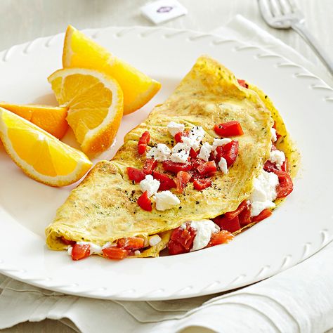 Red Pepper Omelet Cheese Omelet, Omelets Recipe, Sweet Bell Peppers, Omelette Recipe, Cooking For A Crowd, Breakfast On The Go, Vegetarian Breakfast, Low Carb Breakfast, Lean Protein