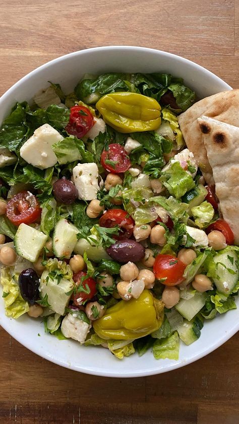 Greek Salad Lettuce, Chickpea Romaine Salad, Feta Snack Ideas, Kalamata Olives Recipes, Roman Lettuce Recipes, Greek Salad With Lettuce, Romaine Salad Recipes, Salad With Romaine Lettuce, Salad With Feta Cheese