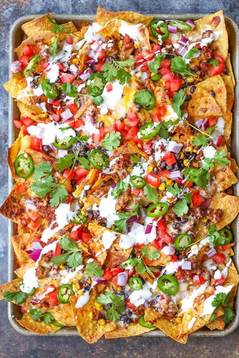 Nachos Loaded, Sheet Pan Nachos, Pan Nachos, Loaded Nachos, Quick Appetizers, Nachos Recipe, Pan Recipes, Sheet Pan Dinners, Budget Friendly Recipes