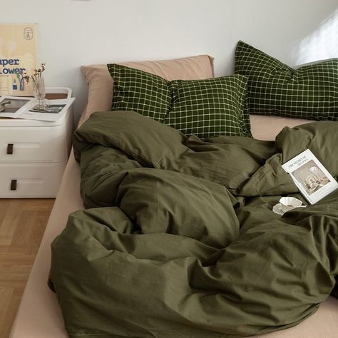 Simple Bed Comforters, Green Bedroom Sheets, Puffy Bed Sheets, Dorm Room Ideas Dark Green, Cute Green Bedding, Green And Gray Bedding, Green And Beige Bedding, Dark Green Bed Set, Simple Living Room Ideas Apartment