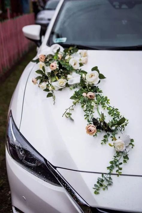 #SimpleWeddingCarDecoration #weddingcar #CarDecorationIdeas #cardecoration #brideswedding #wedding #TrendyWeddingCarDecorations #weddingday  #weddinginspiration #weddingplanner #cars #happywedding Wedding Car Deco, Getaway Wedding, Bridal Car, Fresh Wedding Flowers, Wedding Car Decorations, Car Deco, Car Decoration, Wedding Deco, Diy Wedding Decorations