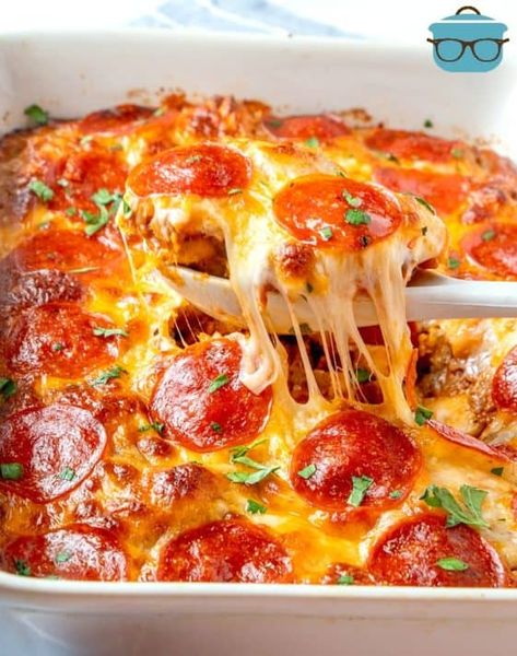 Bubble Up Pizza is a refrigerated biscuit casserole that uses pizza sauce, sausage, mozzarella cheese and pepperoni to make an easy dinner! Bubble Pizza, Bubble Up Pizza, Pizza Video, Pizza Casserole, Country Cook, Bubble Up, The Country Cook, Pizza Bake, Country Cooking