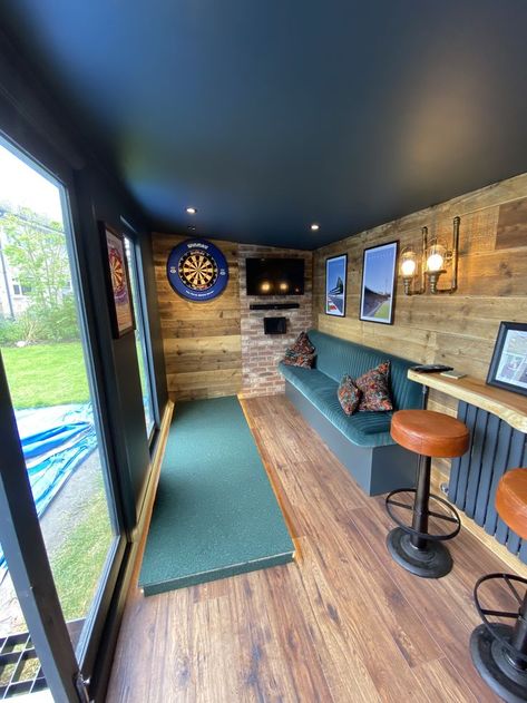 Small Man Cave, Home Bar Plans, Summer House Interiors, Game Room Ideas, Outdoor Man Cave, Man Cave Ideas, Garage Game Rooms, Scoring Board, Man Cave Shed