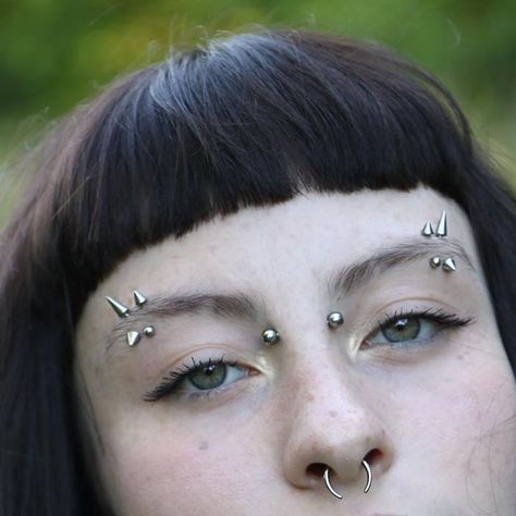 �📸 on Instagram: "freckles comin out mosquitoes closing in, ah summer :D thanks @twatty_fatty the photographers cameraman  <3" Coolest Ear Piercings, 2 Eyebrow Piercings, Easy Piercings, Face Piercings Chart, Piercing Set Up, Facial Piercings Aesthetic, Cute Piercings Face, Eyebrow Piercing Hoop, Piercings Goth