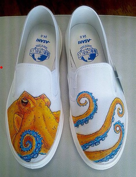 Custom Slip On Vans, Sharpie Shoes, Custom Vans Shoes, Painted Shoes Diy, Painted Canvas Shoes, Custom Painted Shoes, How To Dye Shoes, Painted Sneakers, Shoes Ideas