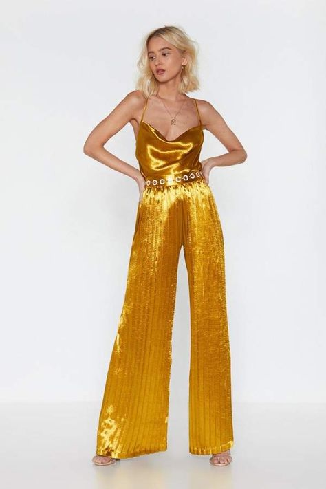 70's inspired Gold Rouced Satin Wide-Leg Pants | Hit the jackpot. These pants come in satin and feature a high-waisted, wide-leg silhouette #goldjumpsuit #afflink #disco #studio54 Look Disco, Satin Wide Leg Pants, Disco Glam, Disco Style, Disco Fashion, Satin Midi Skirt, Disco Outfit, Going Out Outfits, Mellow Yellow