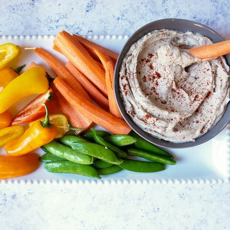 Chestnut Hummus, Classic Hummus Recipe, Ww Snacks, Light Cooking, Hummus Recipes, Ww Meals, Vegetable Sticks, Mediterranean Meals, Hummus Recipe