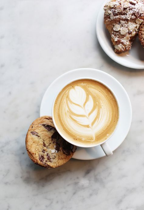 . Coffee Latte Art, Coffee Facts, Cappuccino Machine, Coffee Cookies, Chocolate Caliente, Italian Coffee, Coffee Photography, Coffee Tasting, Lifestyle Inspiration