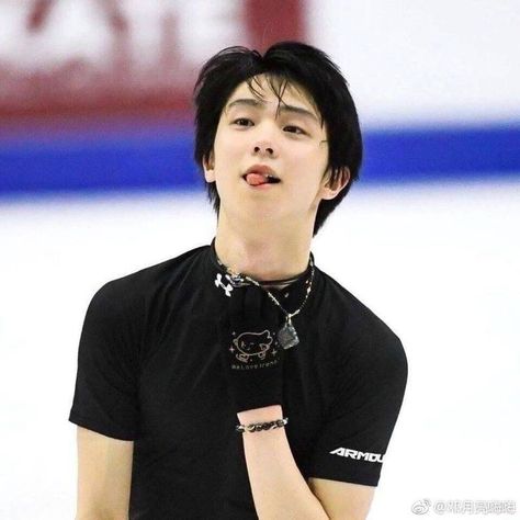 Yuzuru Hanyu Pooh, Yuruzu Hanyu, Olympic Champion, Yuzuru Hanyu, Japanese Boy, Hanyu Yuzuru, Figure Skater, Pretty Men, Ice Skating