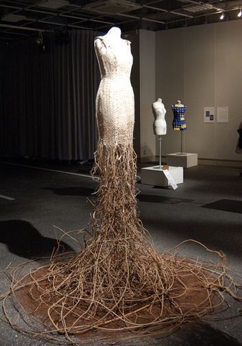 Katsura Takasuka - The clothes of Earth #faerie  amazing branch dress- could we make something like this? Mannequin Art, Dress Forms, Deco Floral, Art Dress, Mode Inspiration, The Clothes, Costume Design, Free Image, Textile Art