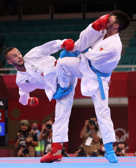 Steven Da Costa (France, red) defeated Eray Şamdan (Turkey, blue) in the men's 67 kg gold medal bout #karate #olympics Karate Olympics, Karate Background, Karate Video, Karate Kumite, Sport Karate, Sports Mix, Shotokan Karate, Martial Arts Techniques, Olympic Medals