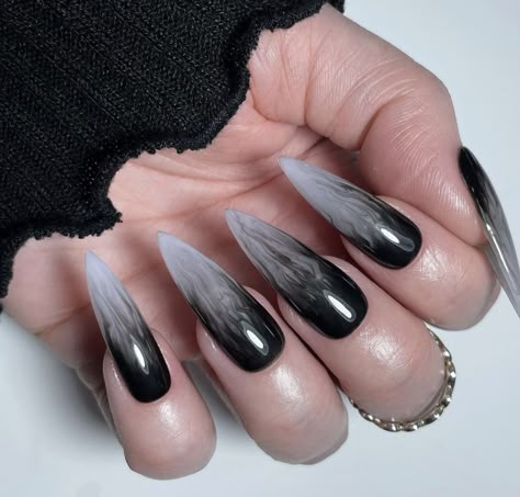 Smokey Nails, Nails Horror, Ongles Goth, Nails Spooky, Nails 23, Press On Nails Black, Horror Nails, Black Stiletto Nails, Spooky Nails