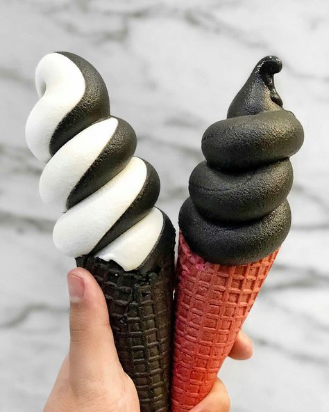 Black and white it's only right Ice Cream Black And White, Black Ice Cream, Kue Macaroon, Yummy Ice Cream, Love Ice Cream, Black Food, Soft Serve Ice Cream, Ice Cream Cones, Ice Ice Baby