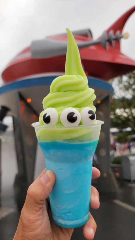 Disney Foods To Try, Disney World Toy Story Land, Disney Magic Kingdom Food, Disney World Drinks, Disney Snack Ideas, Disneyland Food 2024, Disney World Dole Whip, Disney World Treats, Disneyland Foods