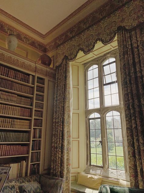 Leeds castle, kent #leedscastle #kent #british #uk #history #castle #booktok #booktube #bookshelf #books #booklovers #library #books #aesthetic Leeds Castle Kent, British Castle Aesthetic, Scottish Royalty Aesthetic, Castle School, Prince Castle, British Aesthetic, British Castles, Leeds Castle, Old Granny