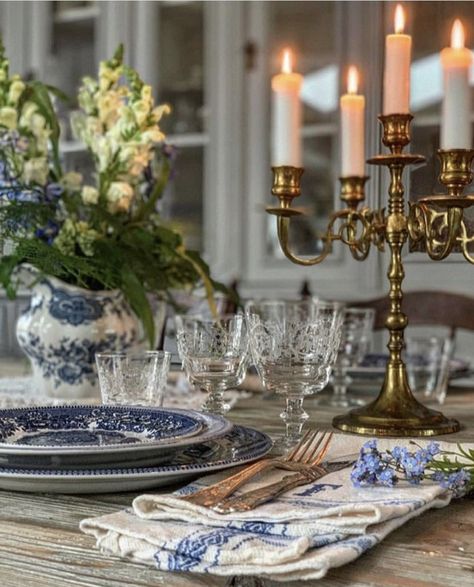 Blue Table Settings, Casa Vintage, Vintage Dinnerware, Blue Table, Beautiful Dishes, Elegant Dining, Dining Decor, Beautiful Table, Elegant Table