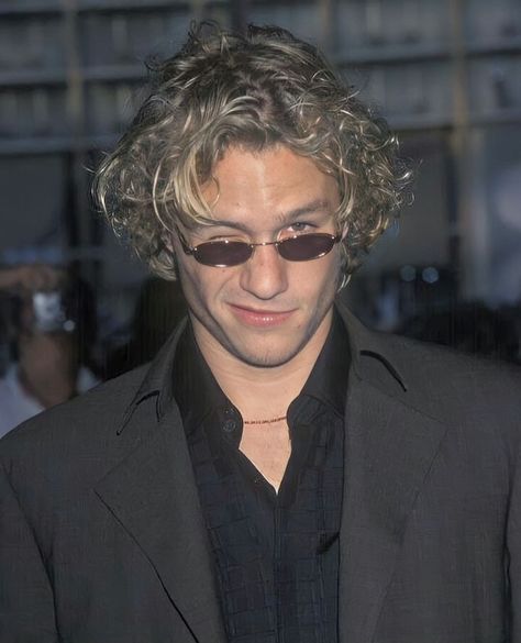 heath ledger aesthetic hd boyfriend material handsome icon icons 90 90s Jj Maybank, Heath Ledger, X Reader, Curly Hair, A Man, Sunglasses, Hair, Instagram, Black