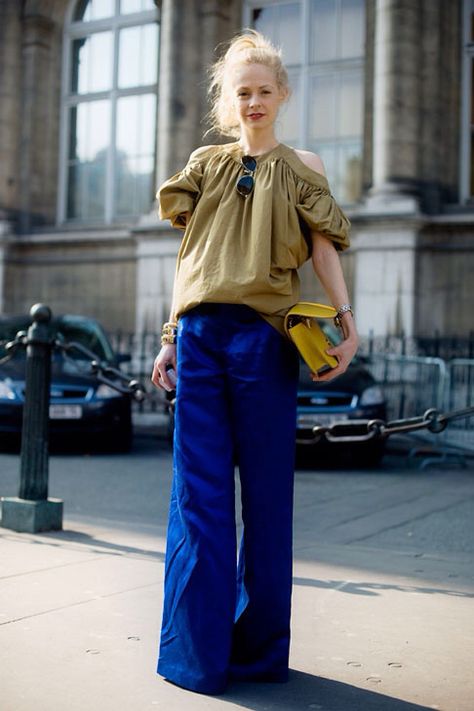 , Street Mode, Crazy Fashion, 2020 Street Style, Best Casual Outfits, Fashion Week Outfit, Summer 19, Weird Fashion, Woman Style, Flare Leg Pants