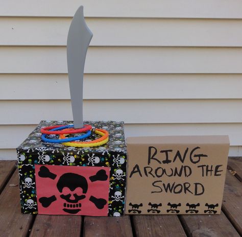 Pirate Party Game: Ring Around the Sword: great website for pirate and other ideas! Birthday Party Games Ideas, Pirate Party Games, Party Games Ideas, Mermaid Pirate Party, Pirate Games, Pirate Theme Party, Pirate Day, Games Ideas, Viborg