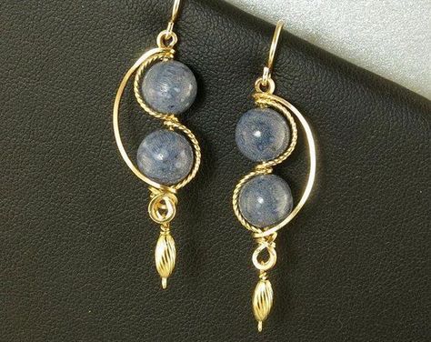 Wire Jewelry Designs, Gold Dangle Earrings, Wire Work Jewelry, Earrings Inspiration, Homemade Jewelry, Handmade Wire Jewelry, Work Jewelry, Wire Wrapped Earrings, Moonstone Jewelry