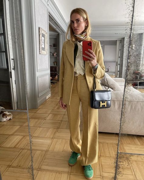 70s Food, 70s Inspired Outfits, Aerin Lauder, Androgynous Outfits, Style Chart, Navy Vest, Outfits 70s, Celebrity Style Inspiration, 70’s Fashion