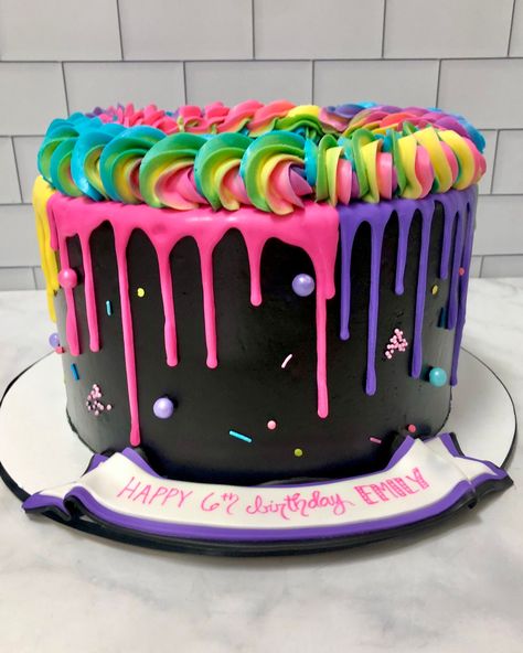 Neon Cake Aesthetic, Rave Birthday Cake, Black And Neon Birthday Cake, Colorful Drip Cake, Neon Birthday Cupcakes, Neon Theme Birthday Cake, Neon Cake Designs, Neon Cakes Ideas, Black Light Cake Ideas