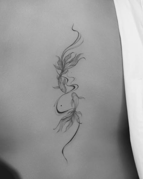 Koi Fish Tattoo For Women Arm, Koi Fish Tramp Stamp, Tattoo Bil, Side Rib Tattoos Women Vertical, Minimalist Hip Tattoo, Koi Fish Tattoo Back, Cool Spine Tattoos For Women, Koi Fish Spine Tattoo, Koi Fish Tattoo For Women