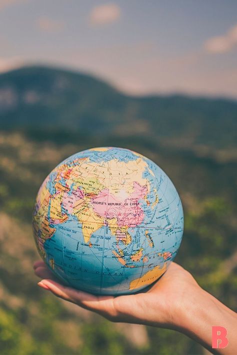 Aesthetic Globe Wallpaper, Globe Photography, Globe Wallpaper, Miniature Photography, World Map Wallpaper, Map Wallpaper, Travel Wallpaper, World Globe, Beautiful Locations Nature