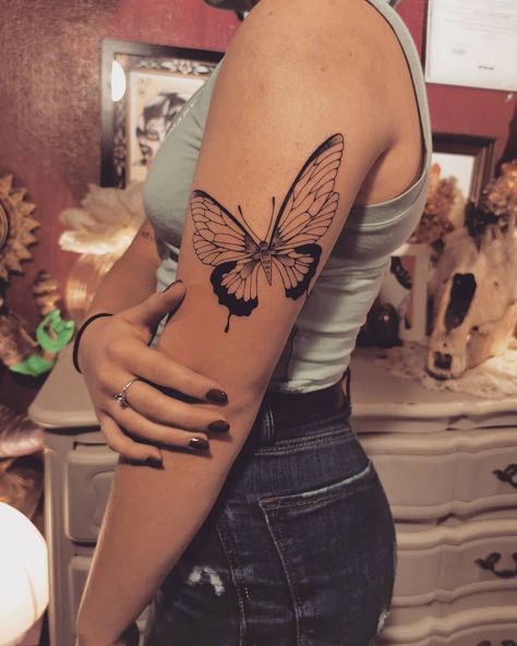 inked ❤ tatts ❤ tattoo on Instagram: “Follow us for more post 👉@tatts_7 Model @mia_black_rose_ #inkedtattoo #tattooedgirls #tattoo #tattoos #inked#artoftattoos #fitnesstat…” Butterfly Tattoo Upper Arm, Arm Tattoos Color, Tattoo Upper Arm, Rain Tattoo, Upper Arm Tattoos, Spine Tattoos For Women, Airbrush App, Arm Tattoos For Women, Girly Tattoos