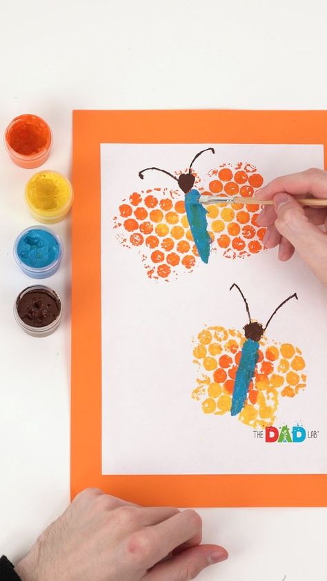 Let's paint with bubble wrap! Simple art ideas for kids! #TheDadLab #kidsartwork #kidsactivity | TheDadLab | TheDadLab · Original audio Paint With Bubble Wrap, Simple Art Ideas For Kids, Simple Art Ideas, Bubble Wrap Crafts, Spring Kids Art, Bubble Wrap Art, Summer School Activities, Art Ideas For Kids, Science Experiments For Kids