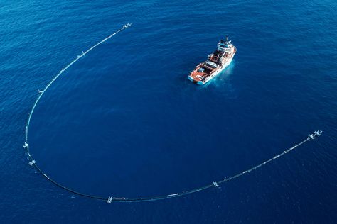 The Ocean Cleanup Boyan Slat, Pacific Garbage Patch, Great Pacific Garbage Patch, Ocean Cleanup, La Pollution, Oceans Of The World, Plastic Pollution, The Next Big Thing, Environmental Issues