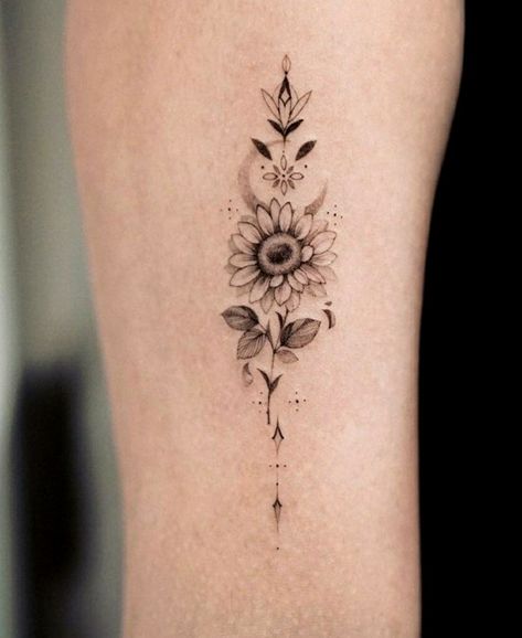 Wild Sunflower Tattoo, Sunflower Tattoo Black And White, Sunflower Tattoo Simple, Tattoos For Women Flowers, Inspiration Tattoos, Sunflower Tattoos, Tattoo Design Ideas, Sunflower Tattoo Design, Dainty Tattoos