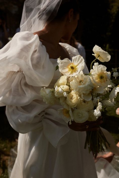 Wedding Ideas 2024, Wedding Sari, Cotswolds Wedding, Vogue Wedding, Ethereal Wedding, Countryside Wedding, Wedding Mood, Arte Floral, Bride Bouquets