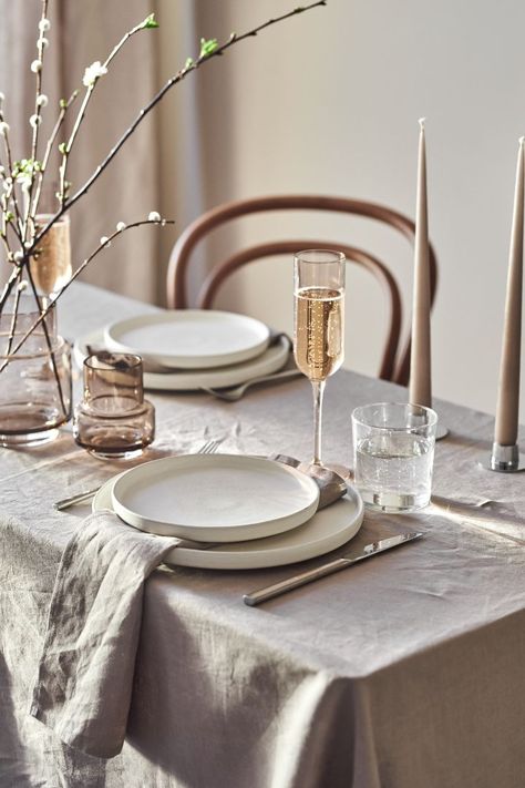 Nordic Table Setting, Scandinavian Table Setting, Nordic Table, White Table Settings, Scandi Living, Elegant Dinner Party, Dinner Table Setting, Table Setting Decor, Elegant Table Settings