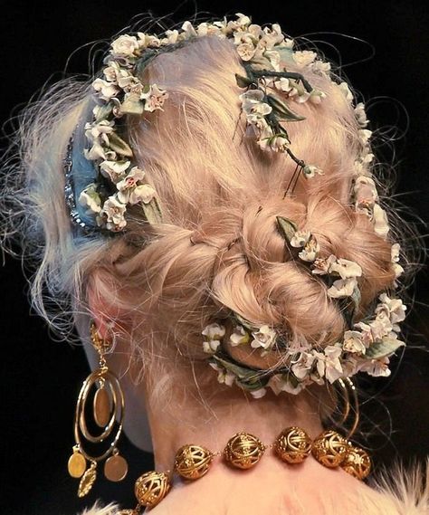 ✧ on Twitter: "please give me just one helaena hairstyle like this before grief takes her i beg https://t.co/nElkosWRdi" / Twitter Vogue Editorial, Editorial Art, Fashion Vogue, Light Film, Wedding Hair Pieces, Fairytale Wedding, Art Fashion, Scarf Hairstyles, Cut And Style