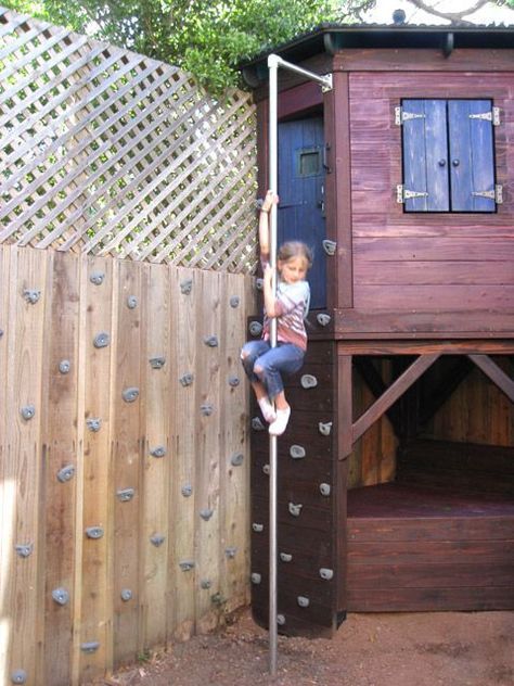 Fire pole and rock climbing wall extends onto fence,  #climbing #extends #Fence #Fire #NaturalPlaygorundIdeasclimbing #Pole #rock #wall Check more at https://naturalplaygroundideas.kastamonucep.com/fire-pole-and-rock-climbing-wall-extends-onto-fence-2/ Corner Playhouse, Garden Ideas For Kids, Climbing Garden, Climbing Wall Kids, Play Structures For Kids, Kids Yard, Bouldering Wall, Kids Backyard Playground, Tree Fort