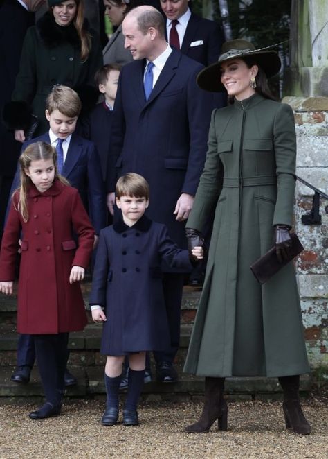 Queen Elizabeth 2, Düşes Kate, Princesse Kate Middleton, Prins William, Principe William, Royal Christmas, Princess Eugenie, Church Service, The Royal Family