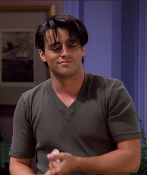 Matt Leblanc Hairstyle, Joey Friends Season 1, Joey Tribbiani Season 1 Hair, Joey Season 1, Joey Tribbiani Season 1, Jade Victorious, 2000s Fits, Friends Season 1, Joey Friends