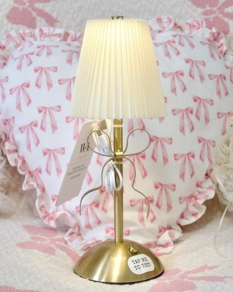 bow decor • Instagram Bow Room Ideas, Bow Home Decor, Bow Bedroom Decor, Pink Bow Decor, Bow Room Decor, Bow Bedroom, Bows Decor, Leopard Room, Bow Lamp