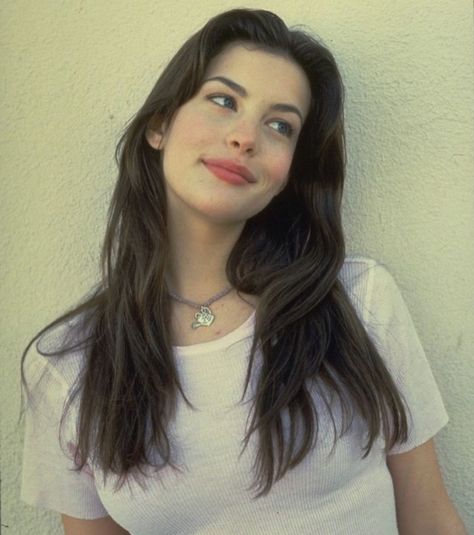 Dark Hair, Liv Tyler 90s, Elisabeth Swan, Liv Tyler, Beauty Goals, Film Art, Girl Crushes, Woman Crush, New Yorker