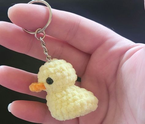 A cute and cuddly crocheted rubber ducky keychain that is perfect for adding a touch of whimsy to your keys. Makes a great gift for kids or adults.#crochetkeychain #handmadegifts #DIYkeychain #crochetlove #keychainaddict Duck Keychain Crochet Pattern, Crochet Mini Duck, Chrochet Keychain, Crochet Rubber Duck Free Pattern, Key Chains Crochet, Duck Keychain Crochet, Mini Crochet Keychain, Crochet Duck Keychain, Cute Crochet Keychains