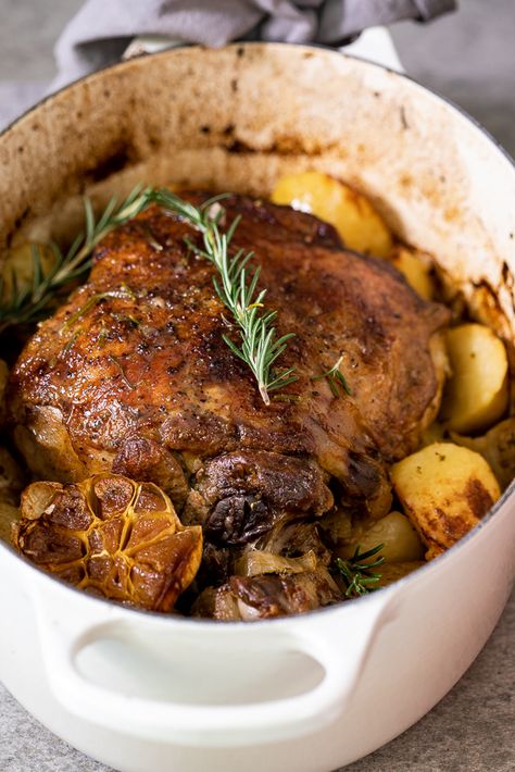 Meat Factory, Lamb Roast Recipe, Greek Menu, Greek Lamb, Lamb Dinner, Slow Roast Lamb, Greek Recipe, Meat And Potatoes, Braised Lamb