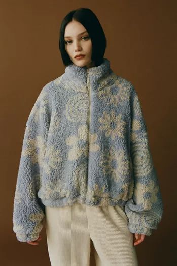 Urban Outfitters Top, Family Picture Outfits, Sherpa Hoodie, Picture Outfits, Women's Jackets, Sherpa Jacket, 로고 디자인, Skirt Fashion, Fleece Jacket