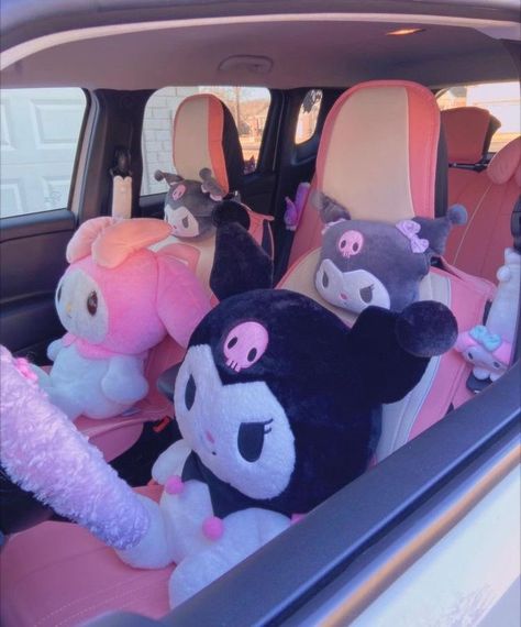 Sanrio driving my melody Kuromi pink car Pink Car Accessories, Hello Kitty Car, Kitty Aesthetic, Car Deco, Charmmy Kitty, Cool Car Accessories, Hello Kitty Aesthetic, Kitty Pictures, Girly Car