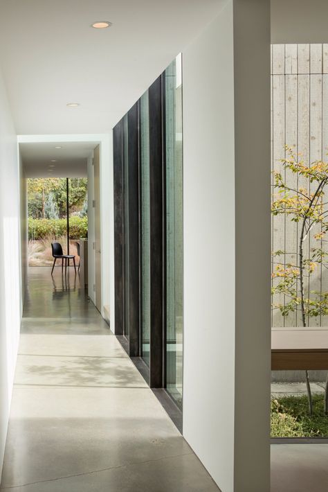 Host House in Utah has windowless facades that hide interior courtyard Home With Concrete Floors, Building A Desk, Interior Courtyard, Clad Home, Wooden Facade, Long House, Glazed Walls, Small Basements, Internal Courtyard