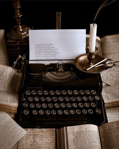 Writer Academia, Dark Academy Aesthetic, Dark Trees, Song Aesthetic, Writing Machine, Aesthetic Styles, Dark Acadamia, Academia Aesthetics, Chaotic Academia