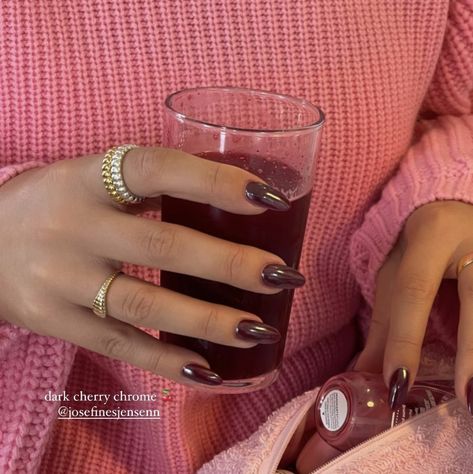 Cherry Chrome Nails, Chrome Nails Fall, Cherry Chrome, Nails Fall Autumn, Nails Cherry, Cherry Nails, Minimal Nails, Nails Fall, Autumn Nails