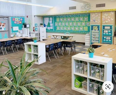 Laura Santos, Classroom Arrangement, Classroom Goals, Classroom Tour, Classroom Seating, Classroom Makeover, Classroom Layout, Elementary Classroom Decor, Third Grade Classroom