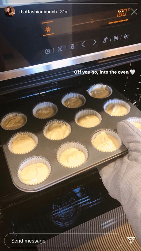 Cake Baking Snap, Cupcake Instagram Story Ideas, Baking Aesthetic Cupcakes, Baking Stories Instagram, Cupcake Snapchat Story, Baking Ig Story Ideas, Cupcake Instagram Story, Baking Captions For Instagram Story, Cupcake Captions Instagram